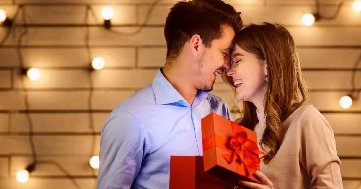 20 Istilah Asmara Gen Z Paling Viral Bikin Kamu Makin Peka & Nggak Kudet! 29 love bombing