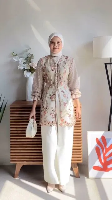 10 Outfit Kondangan Pakai Celana yang Bikin Kamu Tampil Stunning dan Stylish! 14