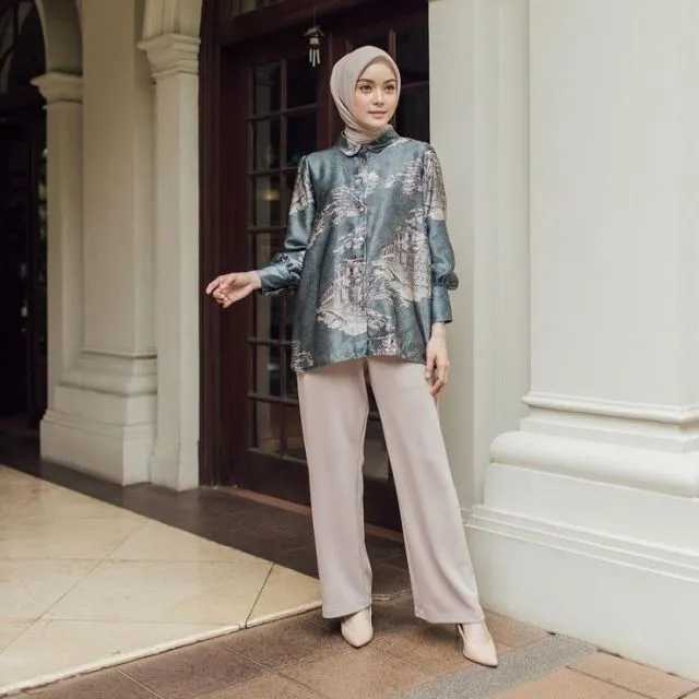 10 Outfit Kondangan Pakai Celana yang Bikin Kamu Tampil Stunning dan Stylish! 20