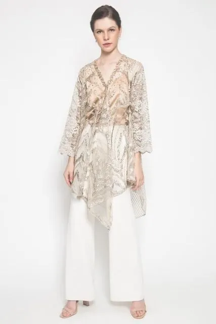 10 Outfit Kondangan Pakai Celana yang Bikin Kamu Tampil Stunning dan Stylish! 18
