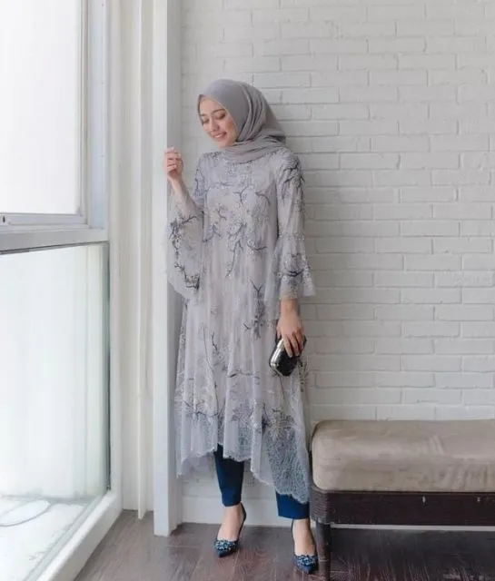 10 Outfit Kondangan Pakai Celana yang Bikin Kamu Tampil Stunning dan Stylish! 16