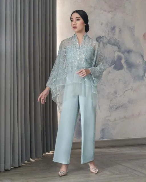 10 Outfit Kondangan Pakai Celana yang Bikin Kamu Tampil Stunning dan Stylish! 17