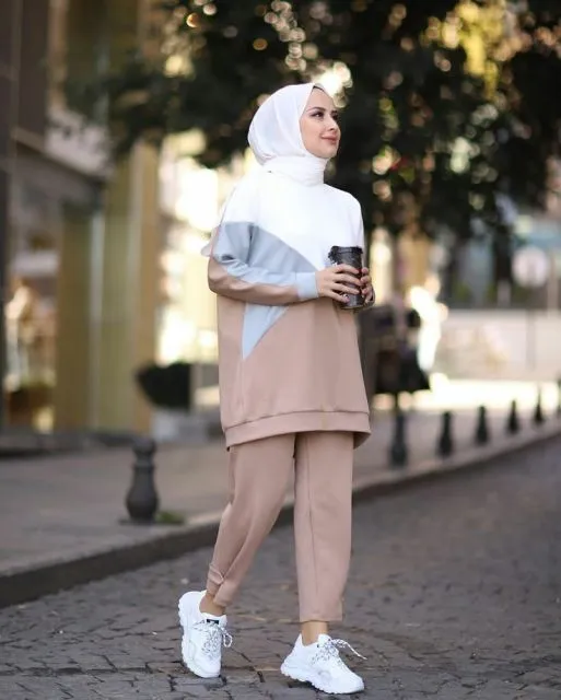 9 Inspirasi Outfit Jogging untuk Wanita Berhijab yang Nyaman dan Menyamarkan Lekukan Tubuh 14