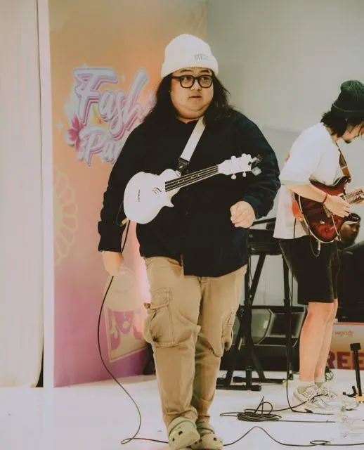 Mengenang Gusti Irwan Wibowo ‘Gustiwiw’: 7 Karya Jenius dan Ikonik yang Wajib Didengarkan. 3 Gusti Irwan Wibowo di salah satu performance nya