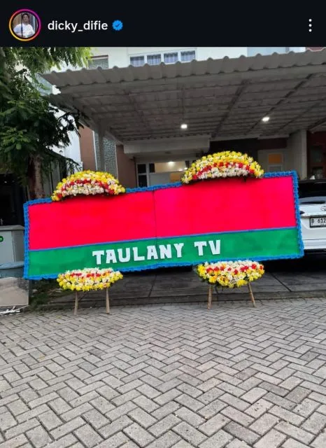 9 Ide Karangan Bunga ala Andre Taulany yang Out of The Box & Selalu Viral 13