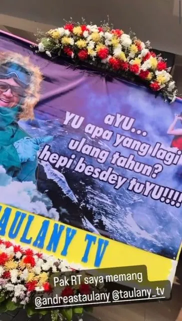 9 Ide Karangan Bunga ala Andre Taulany yang Out of The Box & Selalu Viral 15