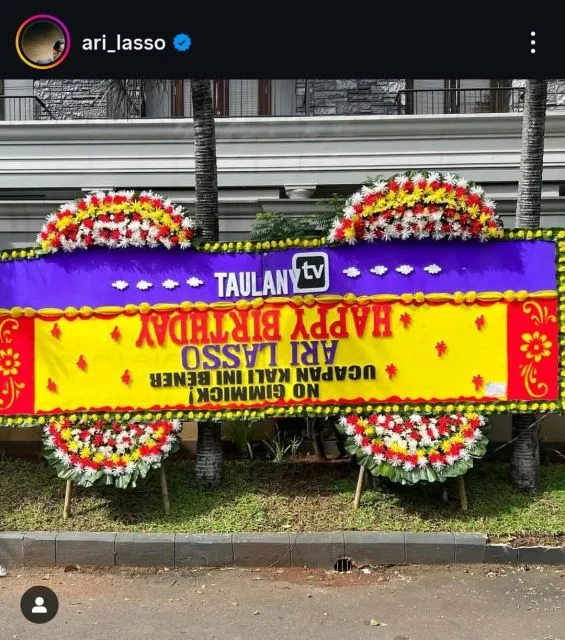 9 Ide Karangan Bunga ala Andre Taulany yang Out of The Box & Selalu Viral 11