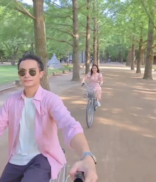 7 Bukti Omara Esteghlal dan Prilly Latuconsina adalah Power Couple yang Beneran Selevel 15 Omara Esteghlal pacar Prilly Latuconsina liburan bareng