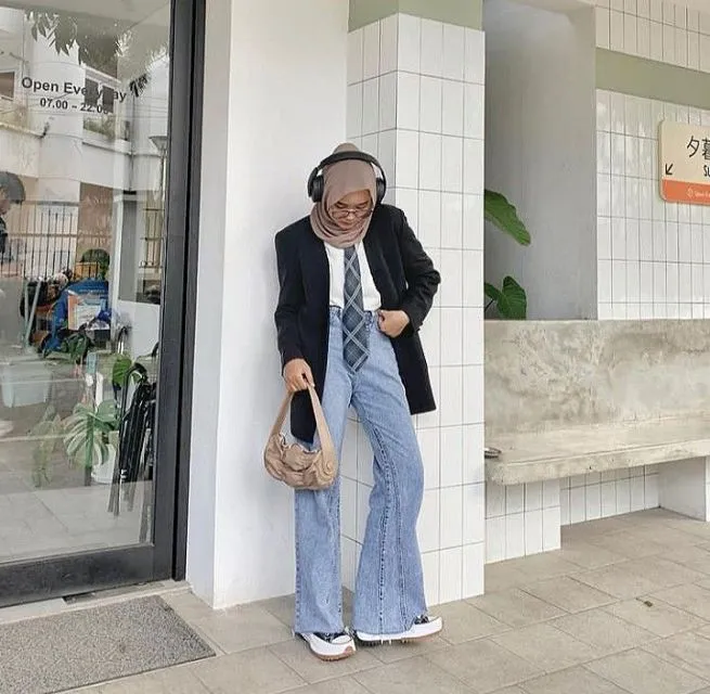 10 OOTD Celana Cutbray Hijab Style yang Modis dan Cocok untuk Berbagai Acara 15 ootd celana jeans cutbray hijab dengan long cardigan