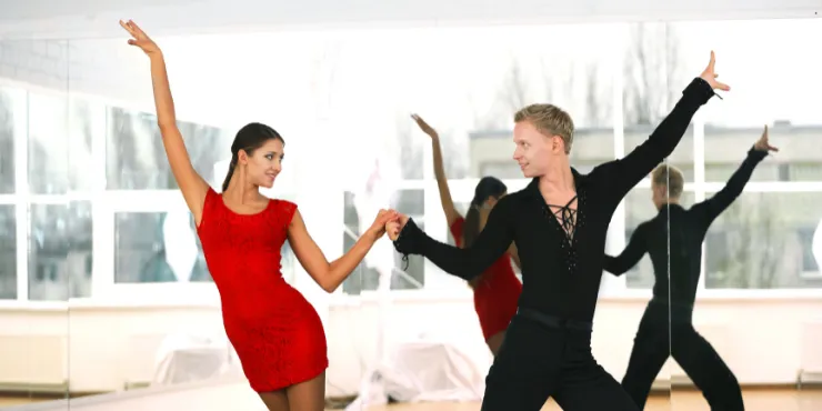 Exploring Flow and Energy in West Coast Swing: A Singaporean Perspective 9 Using Body Leads for Seamless Flow