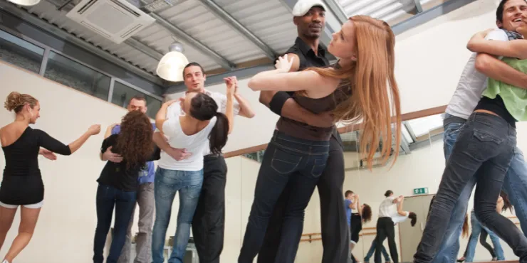 Exploring Flow and Energy in West Coast Swing: A Singaporean Perspective 12 Using Body Leads for Seamless Flow