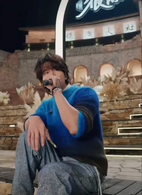 Yuk Contek! 7 Rahasia Awet Muda Jerry Yan yang Bikin Salfok di Konser Mayday #5525 16 Momen Jerry Yan menyanyi