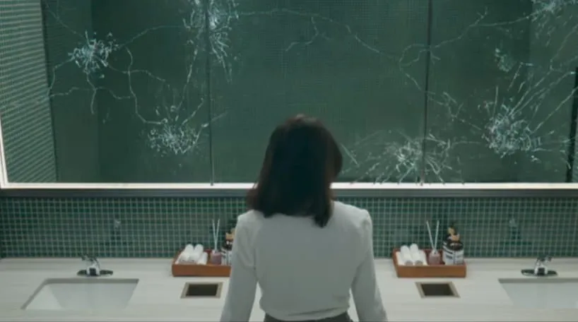 Film Thriller Psikologis Drama Netflix A Normal Woman: 7 Trauma Milla yang Mengajak Kita Refleksi Jati Diri 14 Pertama kali Milla mendapatkan teror luka masa kecilnya
