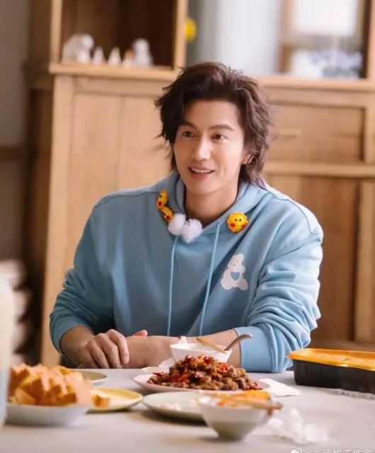 Yuk Contek! 7 Rahasia Awet Muda Jerry Yan yang Bikin Salfok di Konser Mayday #5525 11 Rahasia awet muda Jerry Yan-makan sehat