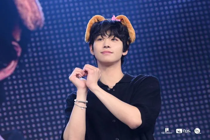 8 Drama Ikonik & 5 Fakta Menarik Ahn Hyo-seop, Aktor Korea yang Multi Talenta 21 Ahn Hyo-seop hampir debut jadi boyband