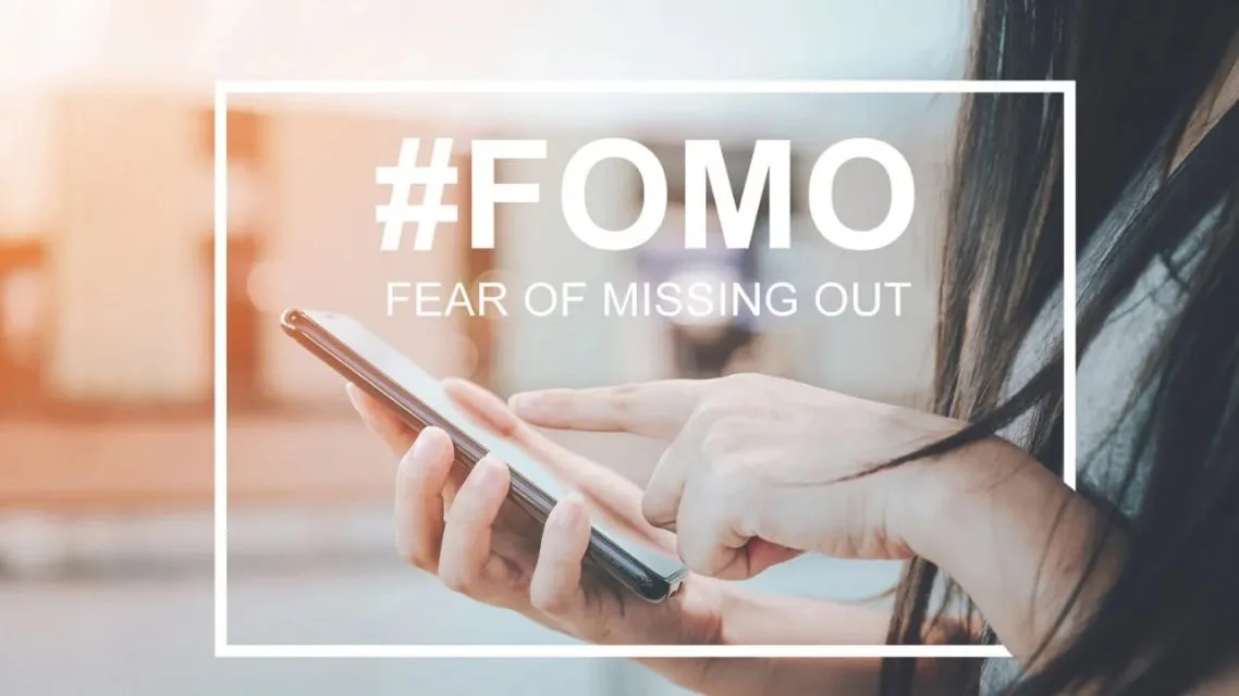 7 Fakta Menarik Fenomena National Girlfriend Day di Kalangan Pelajar Indonesia 15 FOMO