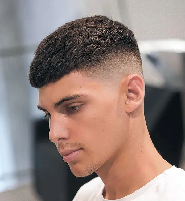 5 Model Rambut Pria Pendek Ini Bakal Bikin Kamu Tampil Rapi dan Lebih Maskulin! 9 model rambut french crop pria