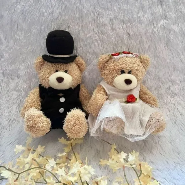 7 Mitos Souvenir Pernikahan Baik Larangan Maupun Anjuran yang Masih Dipercaya Banyak Pasangan. 16 mitos souvenir pernikahan-pengantin boneka