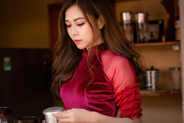 Menurut Psikologi, 5 Ciri Ini Tandakan Wanita Cuek Sebenarnya Suka Sama Kamu! 10 wanita bersikap dingin