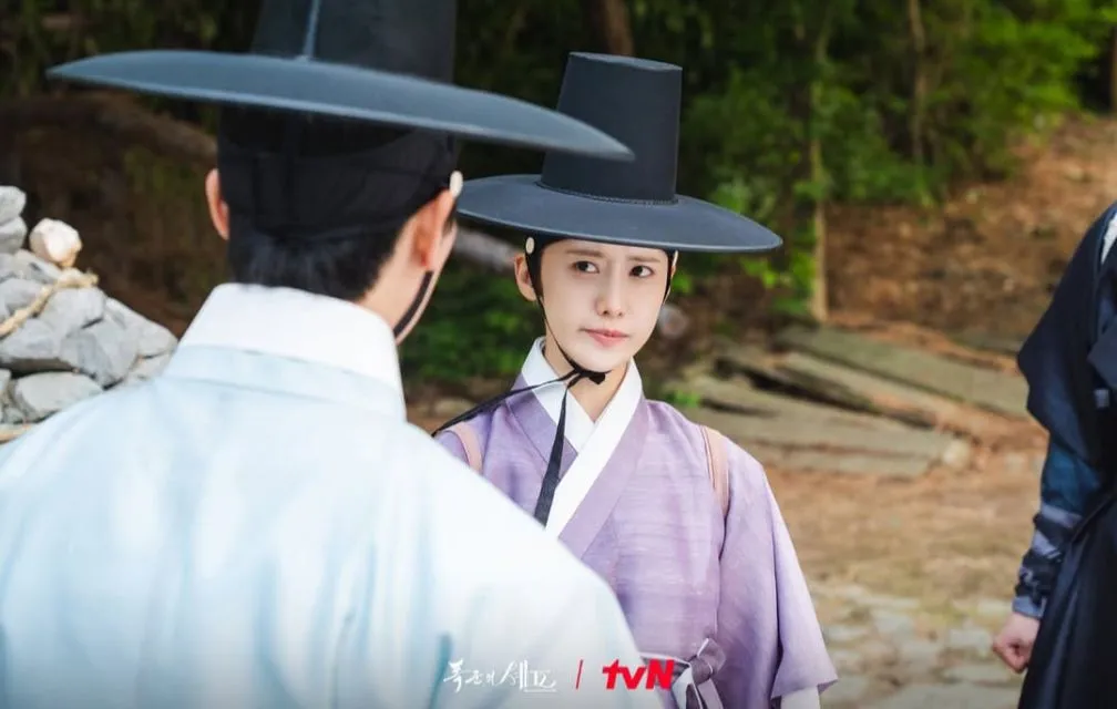23 Momen Romantis Yoona dan Chaemin di Bon Appetit, Your Majesty Penuh Chemistry 41 raja memutuskan menemani je-yeong