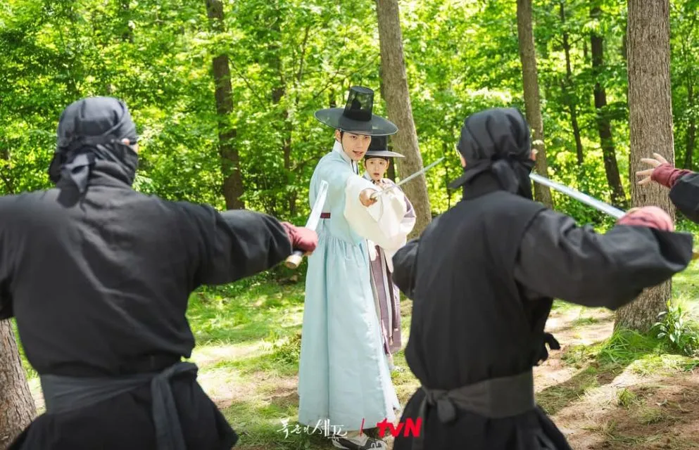 23 Momen Romantis Yoona dan Chaemin di Bon Appetit, Your Majesty Penuh Chemistry 42 raja melindungi Ji-yeong