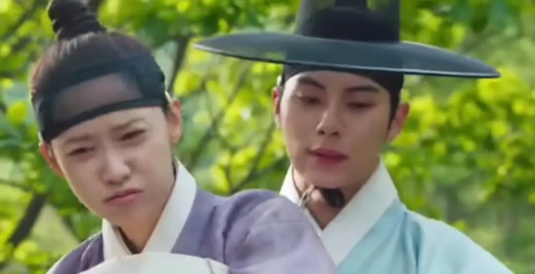 23 Momen Romantis Yoona dan Chaemin di Bon Appetit, Your Majesty Penuh Chemistry 43 ji yeong mual karena naik kuda