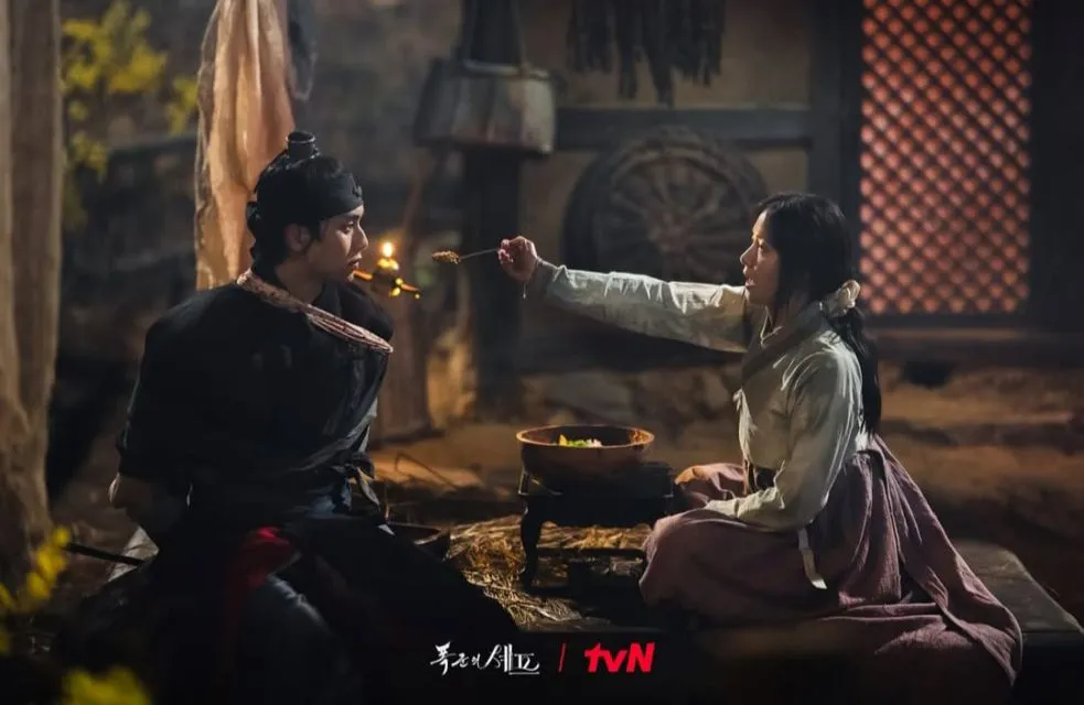 23 Momen Romantis Yoona dan Chaemin di Bon Appetit, Your Majesty Penuh Chemistry 28 Momen Romantis Yoona dan Chaemin di Drakor Bon Appetit, Your Majesty -raja pertama kali merasakan bibimbab