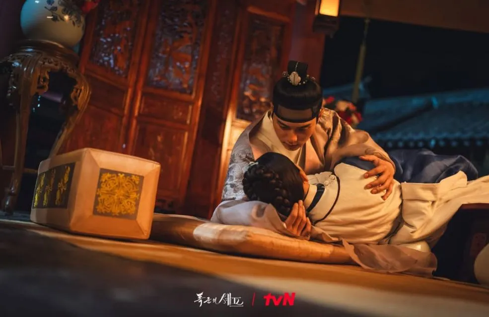 23 Momen Romantis Yoona dan Chaemin di Bon Appetit, Your Majesty Penuh Chemistry 33 raja tertekan minta ditemani
