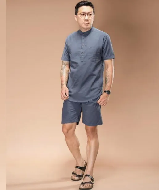 10 Outfit ke Pantai Pria yang Nyaman Tapi Tetap Kece! 13 kemeja shanghai linen