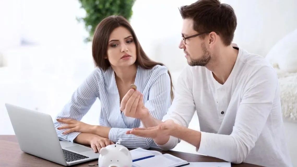 Penting!50 Pertanyaan Sebelum Menikah Soal Keuangan yang Wajib Dibahas Calon Suami Istri 12 pertanyaan sebelum menikah soal keuangan-penghasilan dan karier