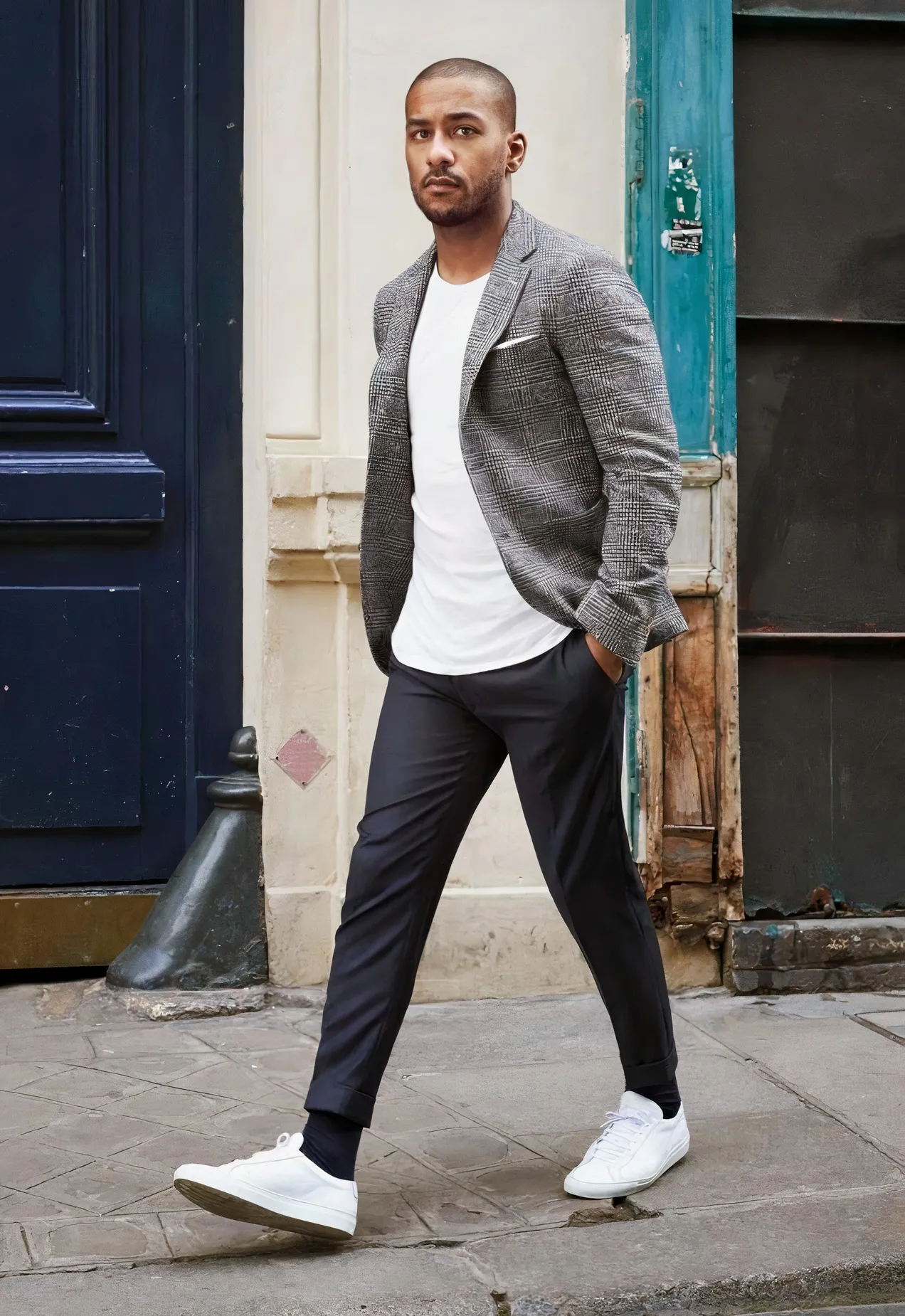 10 Smart Casual Outfit Pria yang Cocok untuk Ngantor 16 kombinasi blazer dan kaos