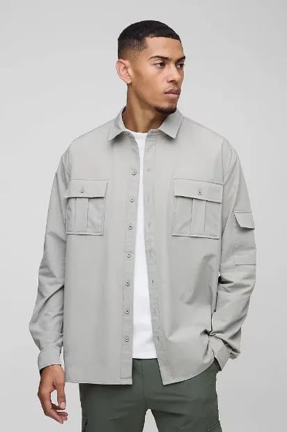 10 Smart Casual Outfit Pria yang Cocok untuk Ngantor 13 oversized overshirt