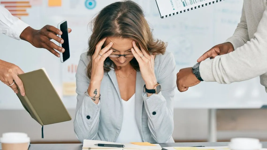 15 Penyebab Bad Mood Tanpa Alasan dan Cara Efektif Mengatasinya 28 over multitasking
