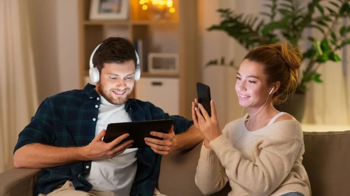 15 Penyebab Bad Mood Tanpa Alasan dan Cara Efektif Mengatasinya 24 overstimulasi gadget