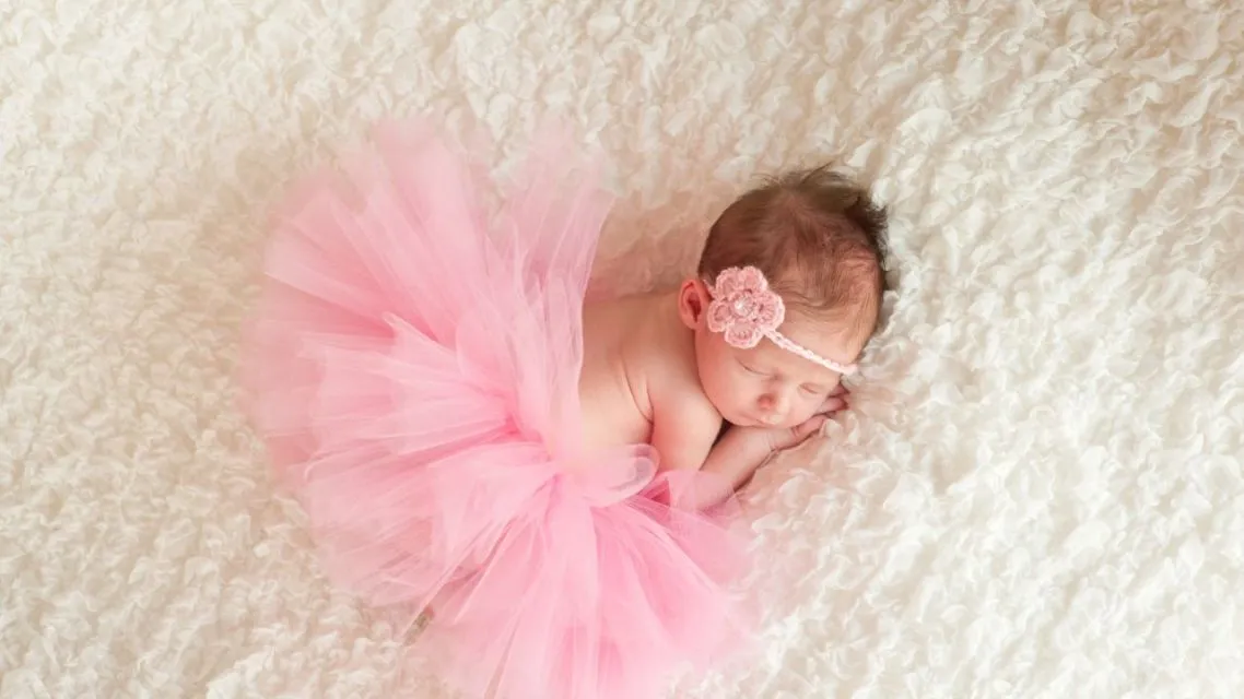 100 Nama Bayi Perempuan Jawa Pembawa Rezeki yang Cantik dan Penuh Makna untuk Si Kecil Tersayang 17 modern sarat makna