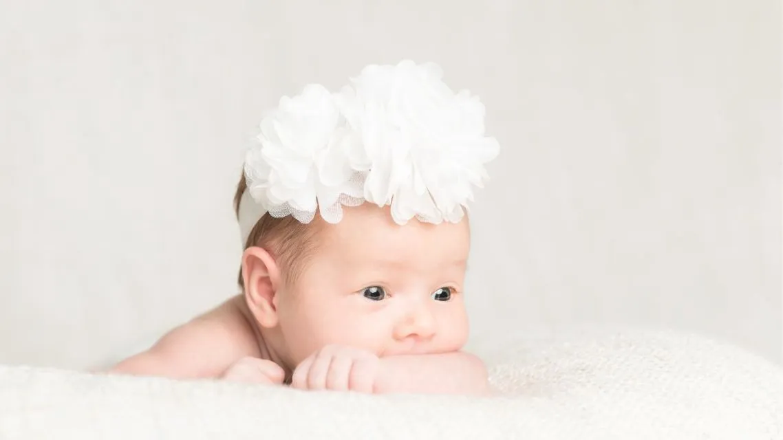 100 Nama Bayi Perempuan Jawa Pembawa Rezeki yang Cantik dan Penuh Makna untuk Si Kecil Tersayang 16 kekuatan dan keberanian