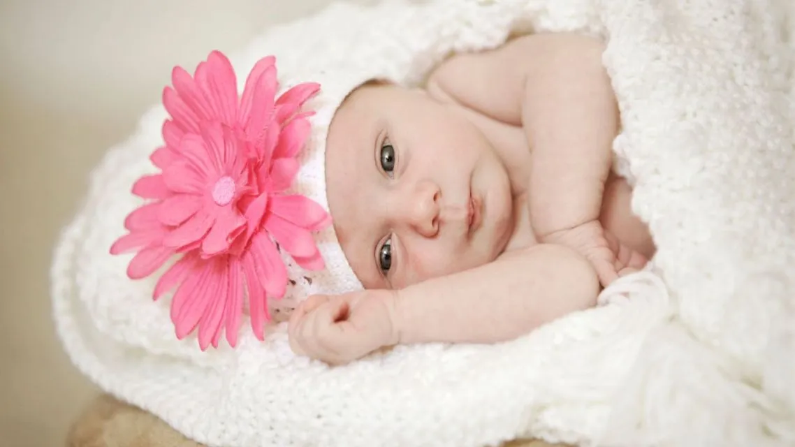 100 Nama Bayi Perempuan Jawa Pembawa Rezeki yang Cantik dan Penuh Makna untuk Si Kecil Tersayang 21 nama bayi perempuan tak lekang oleh waktu
