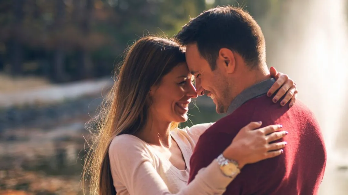 13 Tips Hubungan Beda Usia yang Romantis dan Bantu Cinta Langgeng Selamanya! 22 pasangan beda usia (8)
