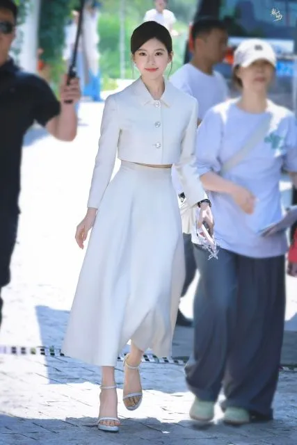 8 Ide Outfit ala Zhao Lusi di Love's Ambition Ini Jadi Inspirasi Fashion Kekinian! 13