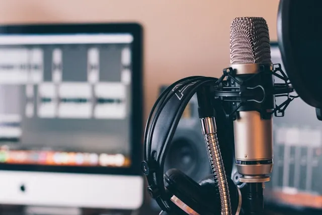 10 Pekerjaan Online untuk Pelajar dan Cara Cari Peluangnya 18 voice over talent