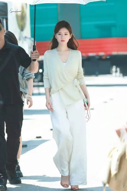 8 Ide Outfit ala Zhao Lusi di Love's Ambition Ini Jadi Inspirasi Fashion Kekinian! 11