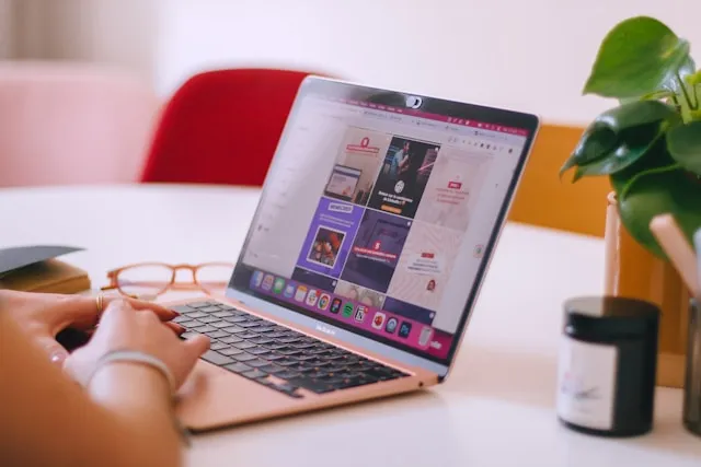 7 Peluang Kerja Online Tanpa Modal Yang Terbukti Cuan! 9 admin media sosial