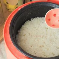 5 Cara Masak Nasi biar Matang Sempurna: Pemula, Anak Kos, & Anak Perantauan Merapat!