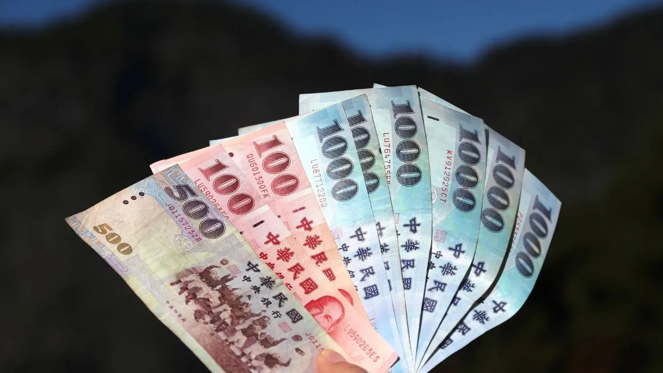 Tips dan Cara Tarik Uang Tunai lewat Mesin ATM di Taiwan [BCA, BRI, BSI,  Mandiri, dll]