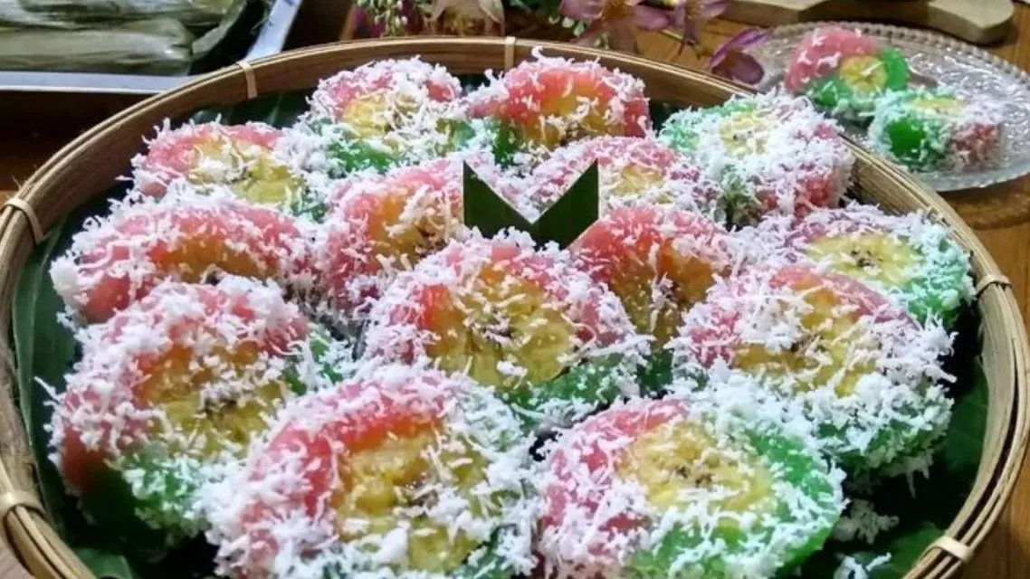 15 Nama Makanan Unik dan Lucu Khas Indonesia yang Bikin Ngakak Sekaligus Lapar! 22 kue mata roda