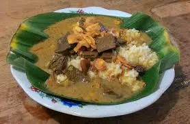 15 Nama Makanan Unik dan Lucu Khas Indonesia yang Bikin Ngakak Sekaligus Lapar! 29 nasi gandul