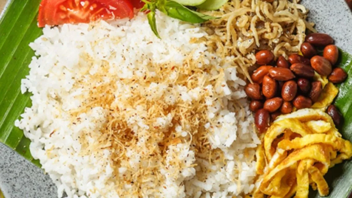15 Nama Makanan Unik dan Lucu Khas Indonesia yang Bikin Ngakak Sekaligus Lapar! 23 nasi ulam janda