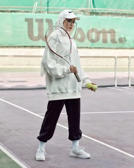 9 Model Outfit Olahraga Hijab yang Cocok dengan Style Kamu! 10