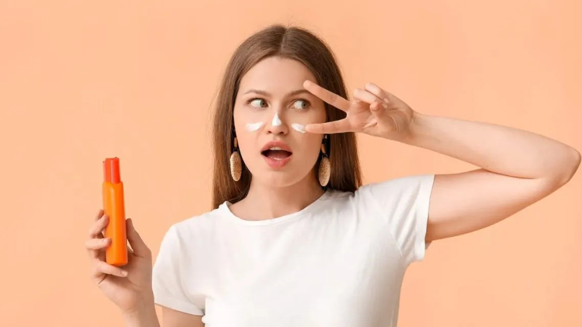 Skincare Routine di Musim Hujan: 10 Tips & Hacks biar Kulit Tetap Glowing 17 sunsreen
