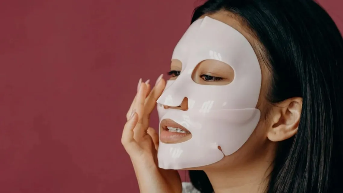 Skincare Routine di Musim Hujan: 10 Tips & Hacks biar Kulit Tetap Glowing 20 sleeping mask